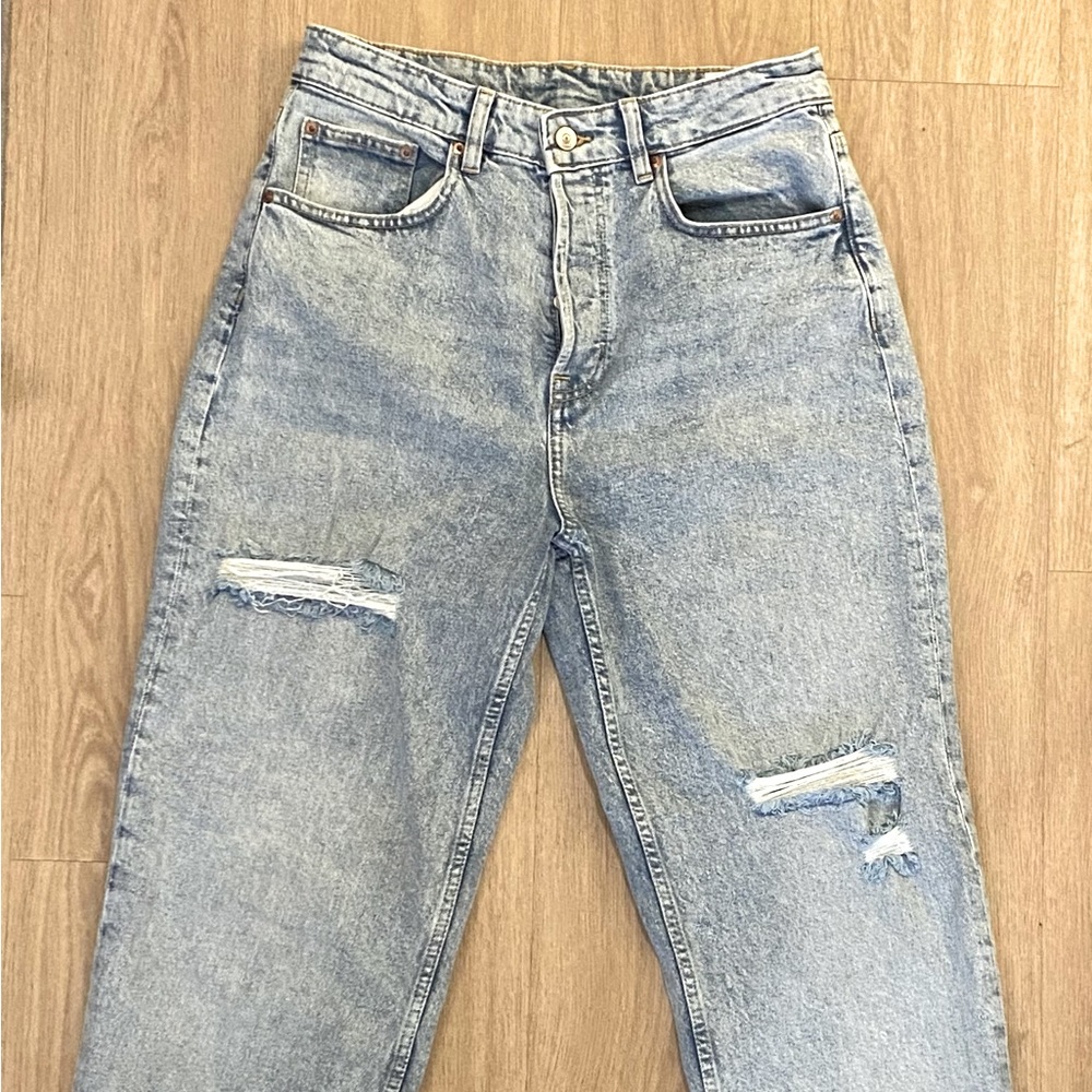 high waisted wide leg 90s inspired jeans.